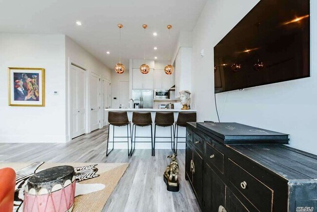 Building Photo - 30 Stewart Ave