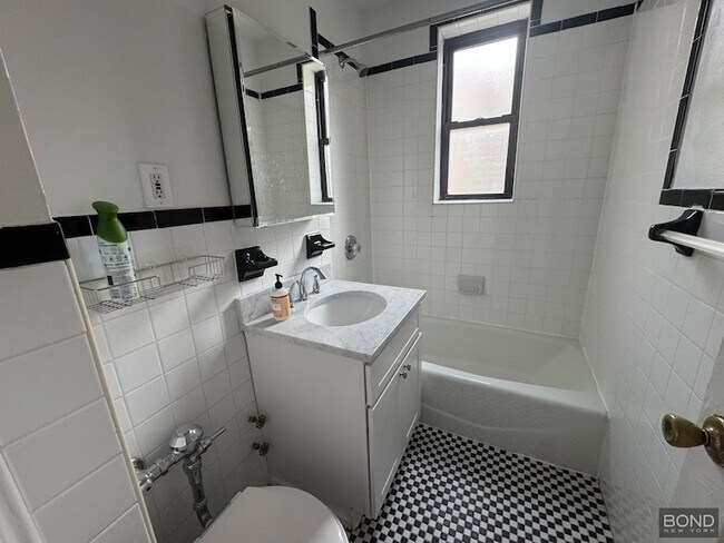 Building Photo - 32-15 35th St