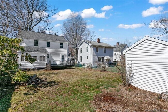 Building Photo - 21 Lilac Ave