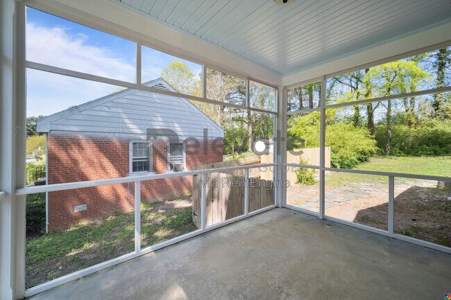Building Photo - 9020 Weldon Dr