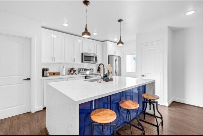 Building Photo - 3021 Prospect St