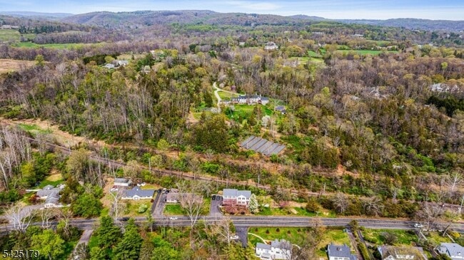 Building Photo - 112 Peapack Rd