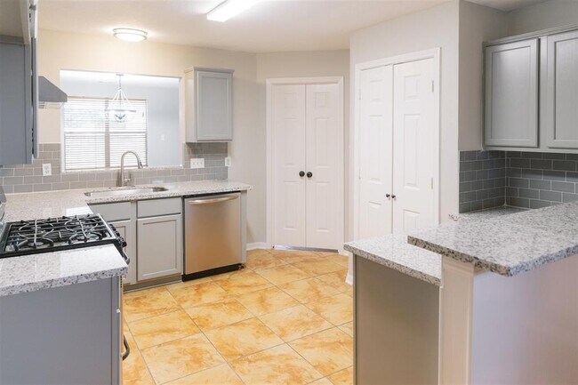 Building Photo - 6510 Larissa Cir