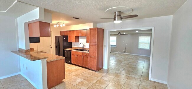 Building Photo - 1380 Floral Ln