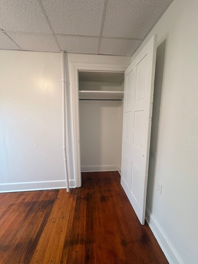 Building Photo - 2nd Floor 2 Bedroom Apartment in Downtown York City