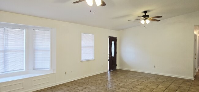 Building Photo - 1087 Desert Shield St