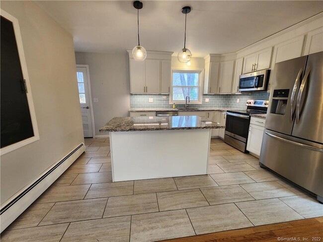 Building Photo - 24 Savi Ave