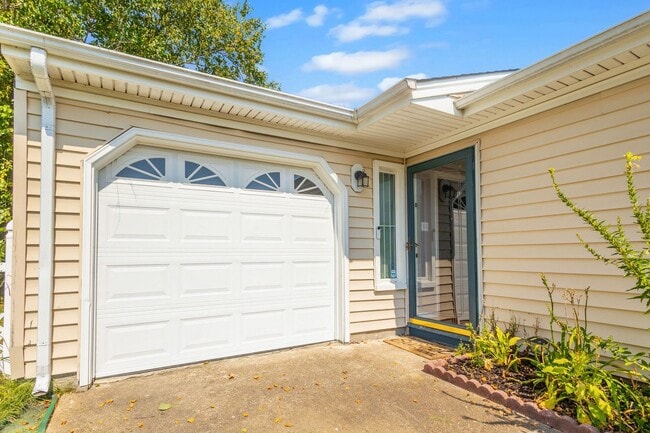 Building Photo - 3 Bed 2 Bath for Rent in Virginia Beach