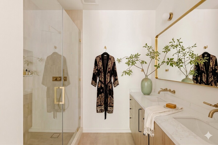 Building Photo - 17852 Saticoy St