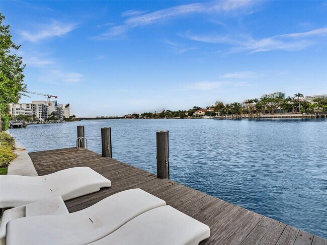 Building Photo - 9821 E Bay Harbor Dr