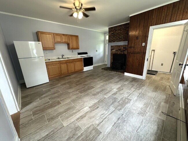 Building Photo - LEASE PENDING! Large Two Bedroom Apartment in Westminster