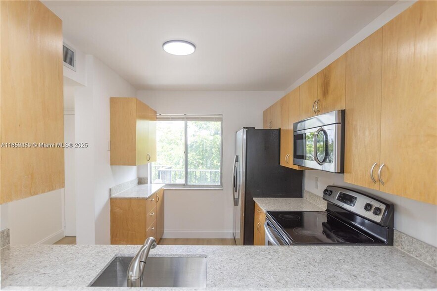 Building Photo - 8740 N Sherman Cir