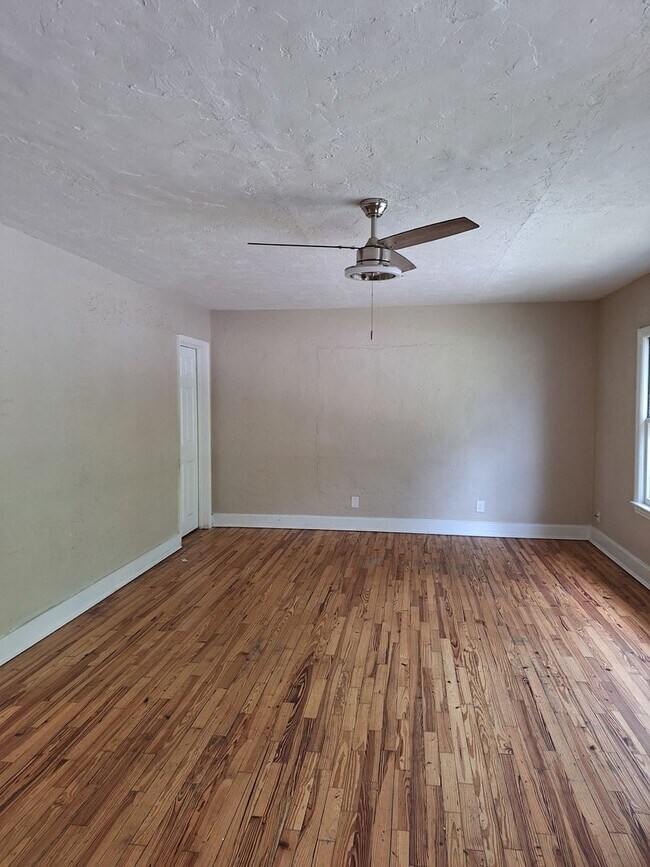 Building Photo - To schedule a Showing or Submit an Applica...