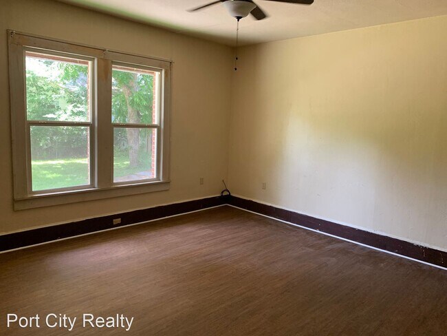 Building Photo - 3 br, 1.5 bath House - 3136 West Laurel