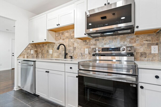 Building Photo - Charming, thoughtfully renovated 2 bed/1 bath in Northgate Park!