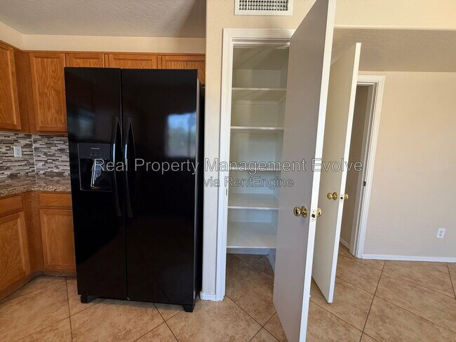 Building Photo - 1813 S 63rd Dr