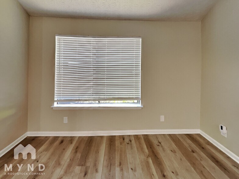 Building Photo - 8602 Creekwood Way