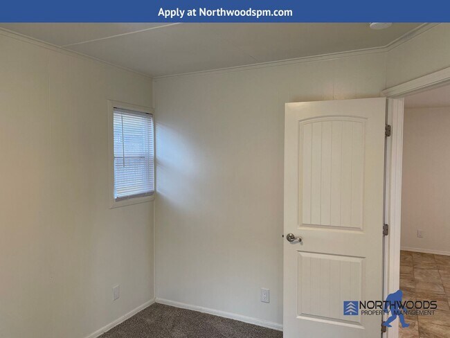 Building Photo - Newly Renovated 2 Bedroom 1 Bath Home Central Point