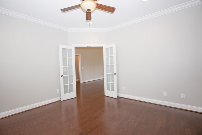 Building Photo - Woodlake Home