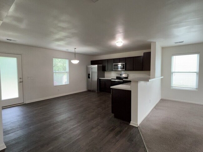 Building Photo - 114 Rockingham Way