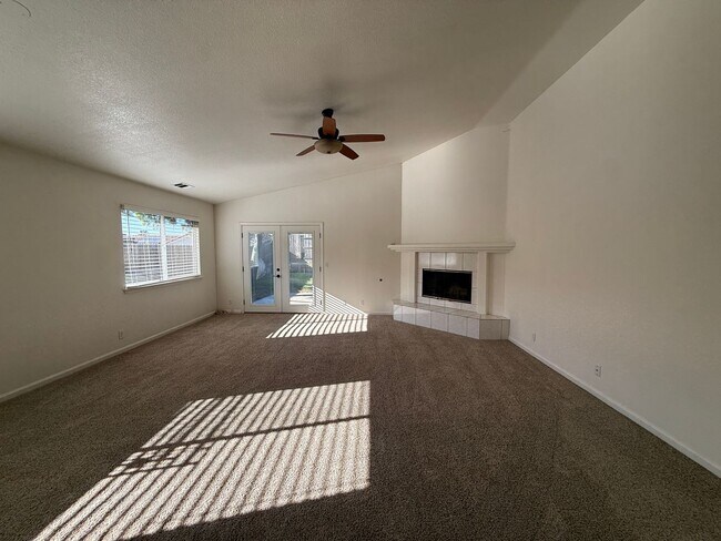 Building Photo - R71300