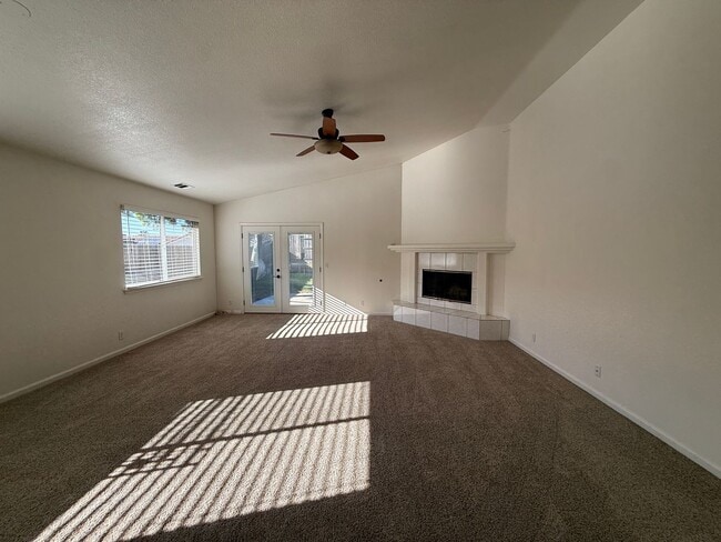 Building Photo - Rolling Hills Single Story Home Includes All Basic Utilities