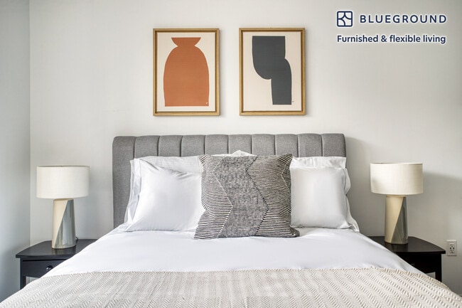 Building Photo - 949 1st St SE