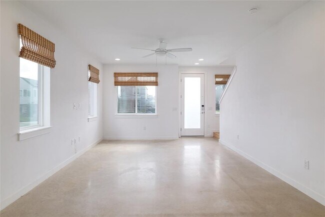 Building Photo - 1192 Sarabeth Way