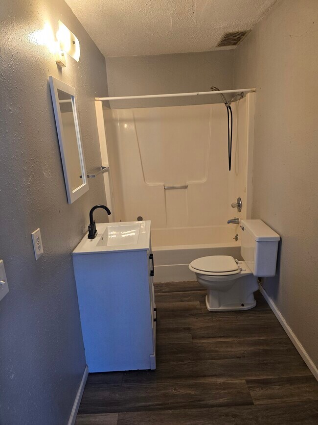 Building Photo - 314 Stratford Dr