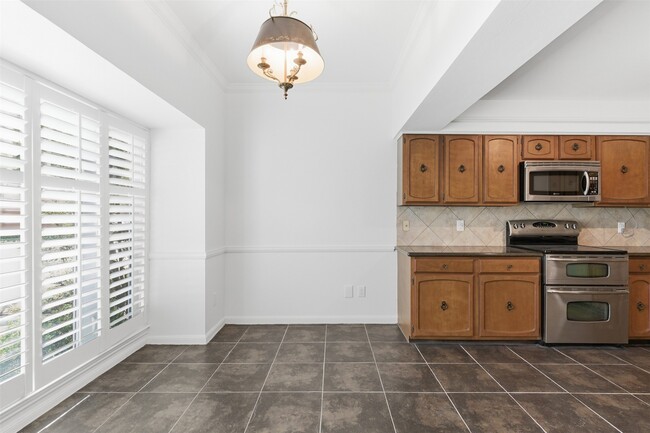 Building Photo - 8614 Oakford Dr