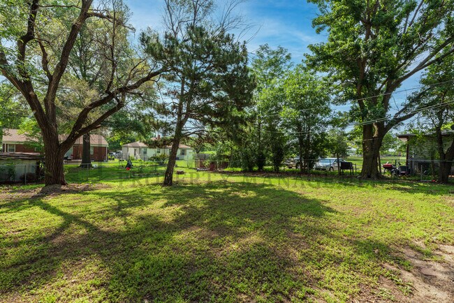 Building Photo - 1008 N Edgemoor St