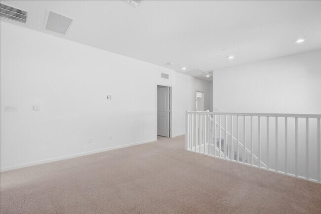 Building Photo - 1229 Rojo St