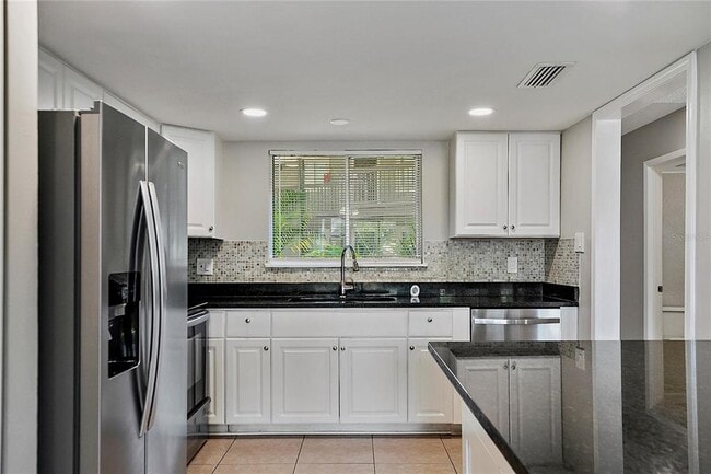 Building Photo - 6345 Newtown Cir