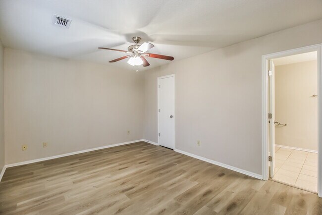 Building Photo - 16 N Greengate Dr