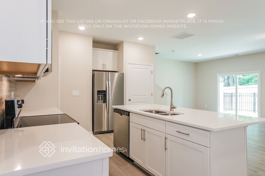 Building Photo - 941 Greenville Wy
