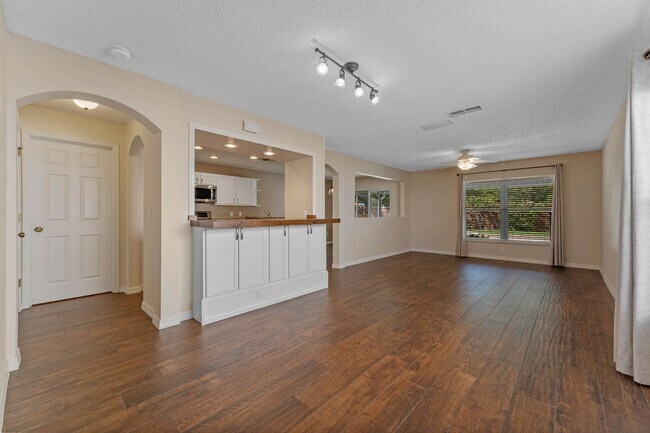Building Photo - 15321 Harrowgate Way