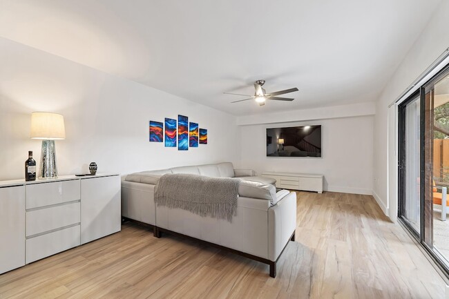 Building Photo - 3052 30th Ct