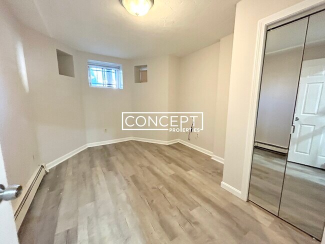 Building Photo - 92A Hammond St. Unit 1B