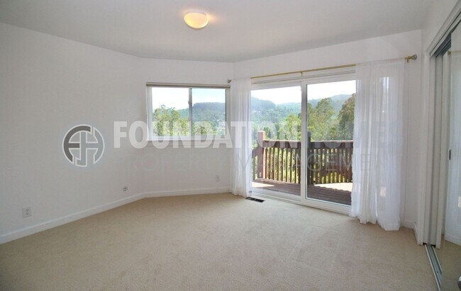 Building Photo - Spacious and Bright Tam Valley Home!  Mult...
