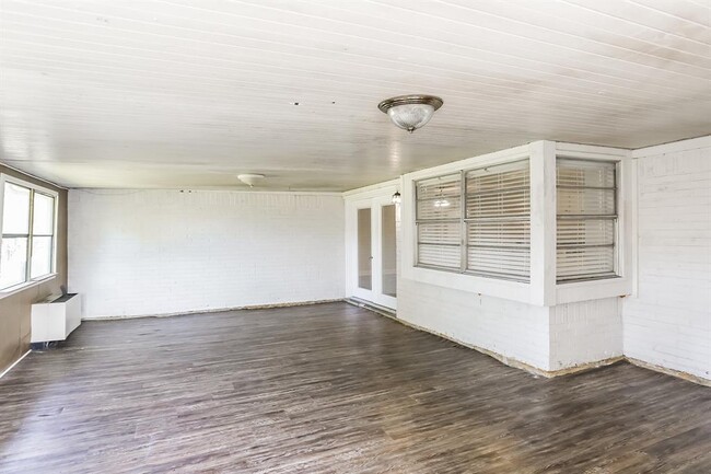 Building Photo - 404 Coburn St