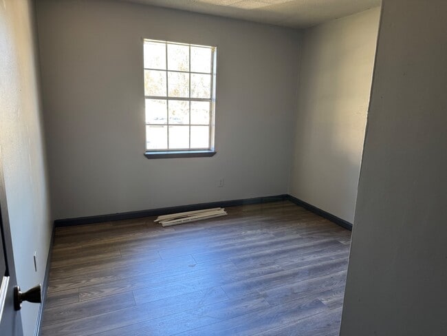 Building Photo - 2613 12th Ave N