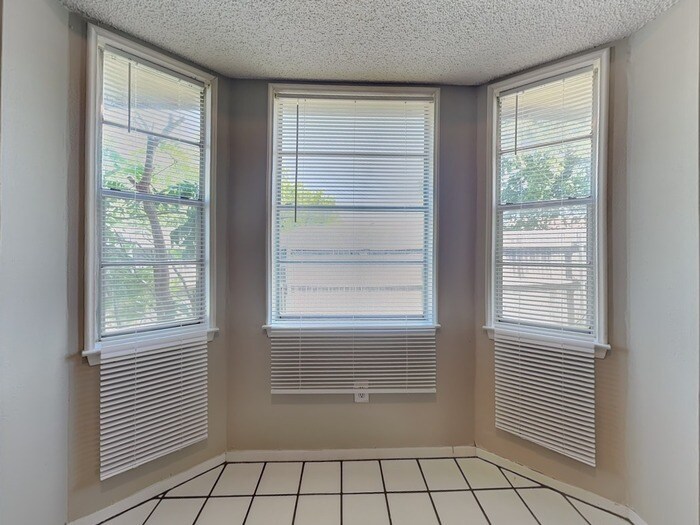Building Photo - 316 Quail Creek Dr