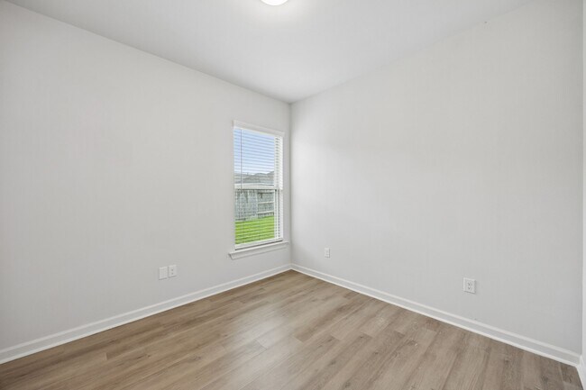 Building Photo - 10902 Bonfire Trl