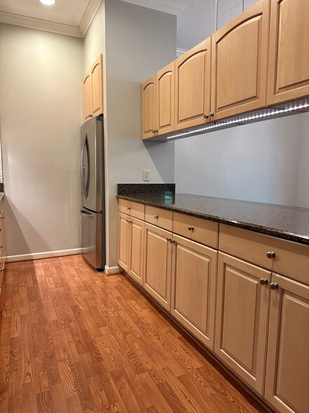 Granite countertops - 135 Brandeis Ln