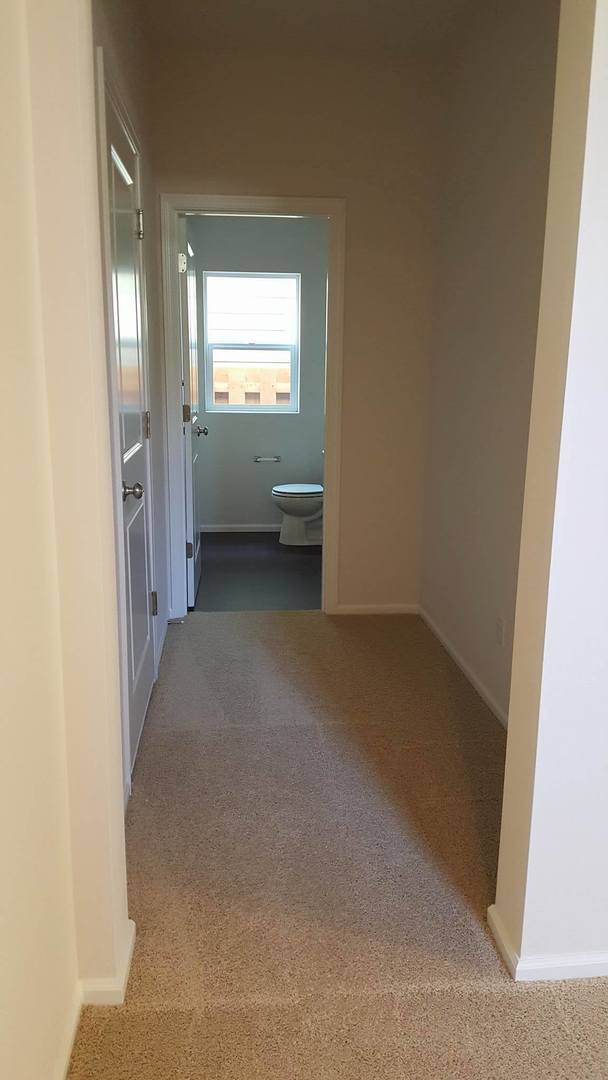 Building Photo - Large 4 bedroom home