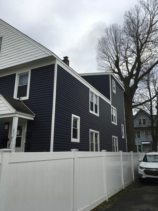 Building Photo - 209 Garfield Ave