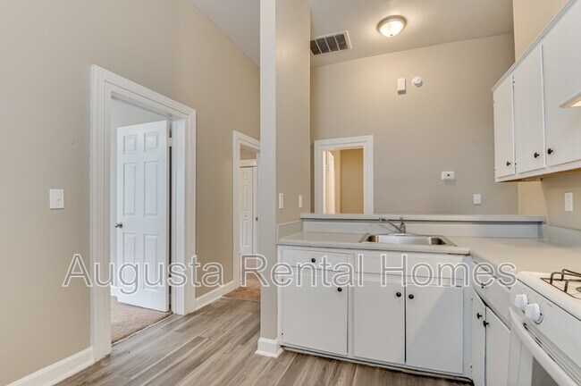 Building Photo - 515 3rd St