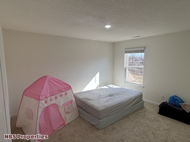 Building Photo - 12020 Spearmint Ln