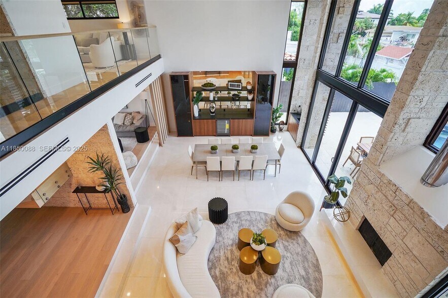 Building Photo - 3251 NE 164th St