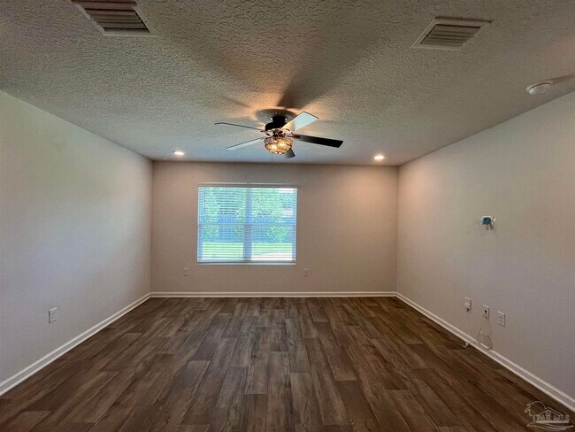 Building Photo - 5789 Guinevere Ln